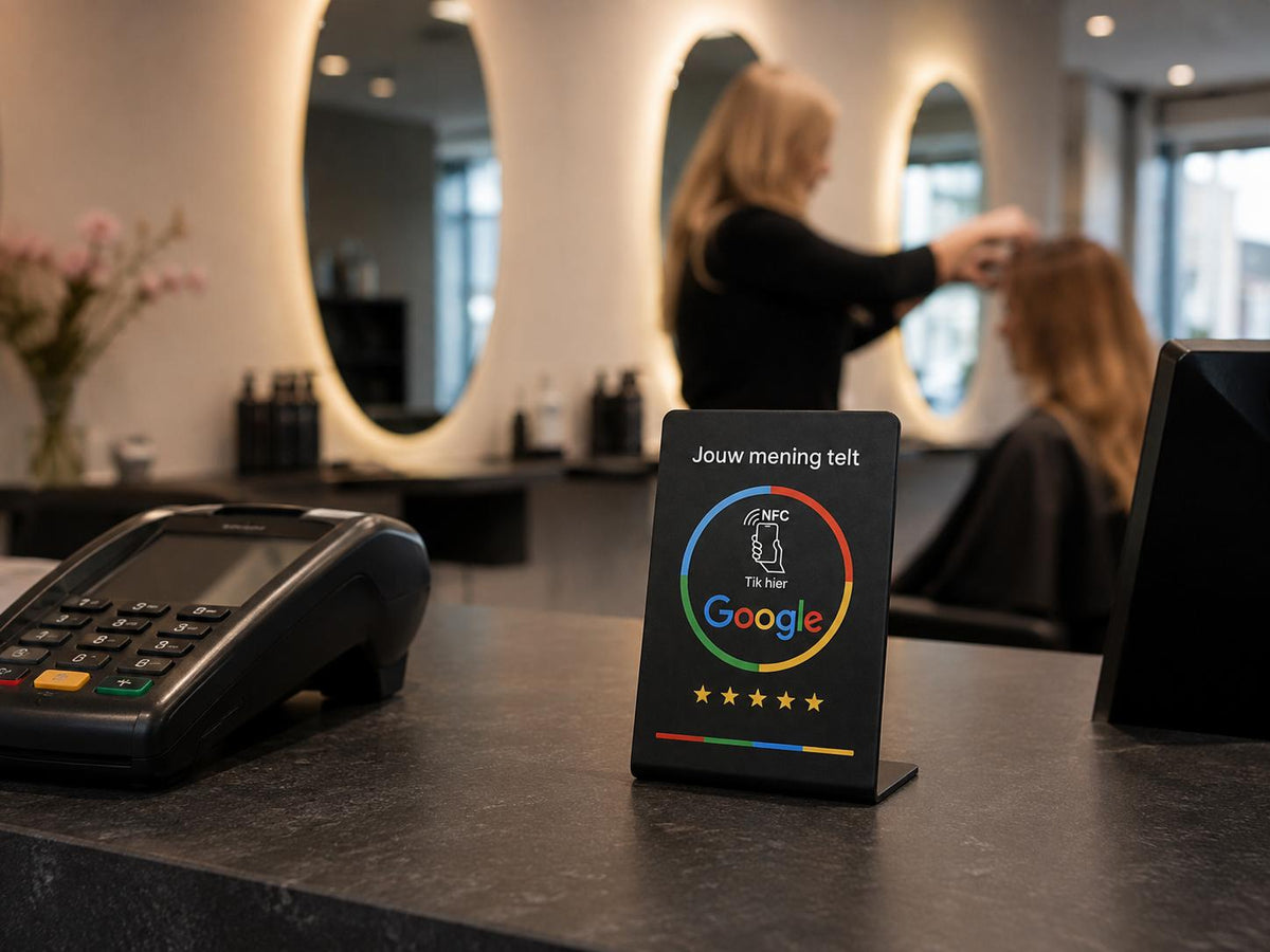 Google Review Display Zwart in een kapsalon